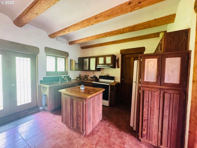 94449 COPE Ln, Langlois, OR 97450