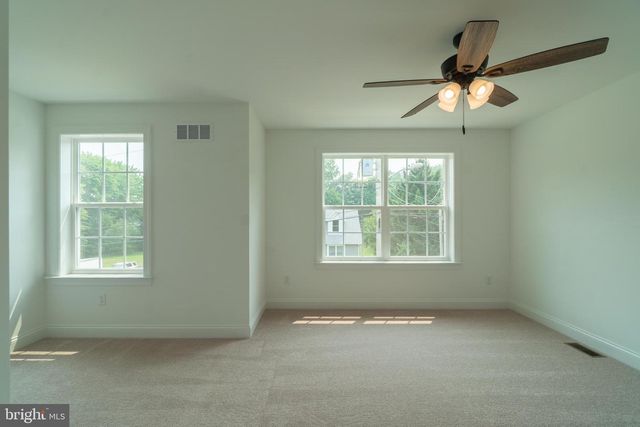 21 NEURYS LN, Newark, DE 19702