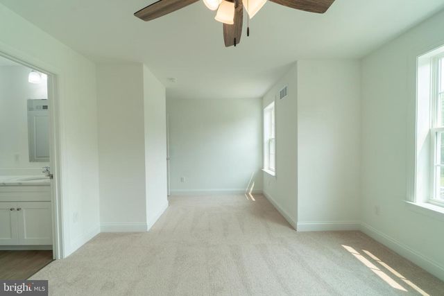 21 NEURYS LN, Newark, DE 19702