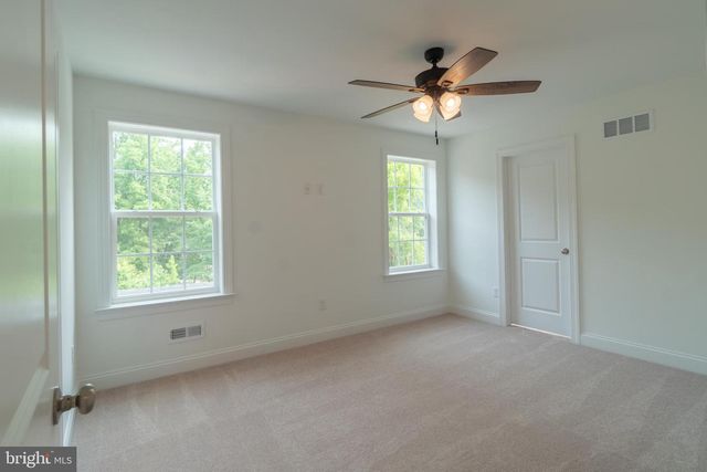 21 NEURYS LN, Newark, DE 19702