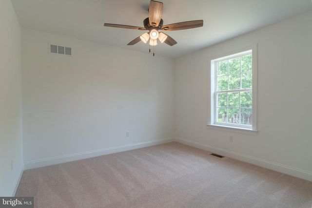 21 NEURYS LN, Newark, DE 19702
