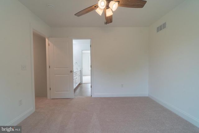 21 NEURYS LN, Newark, DE 19702