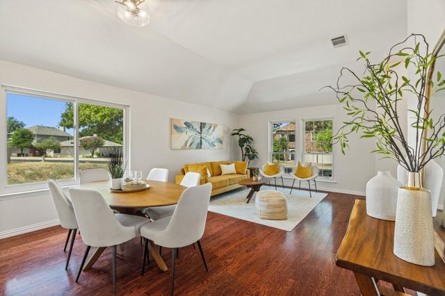 8207 Nairn DR, Austin, TX 78749