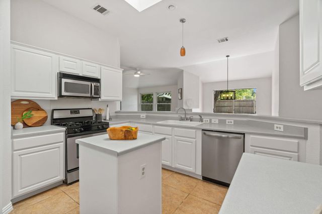 8207 Nairn DR, Austin, TX 78749