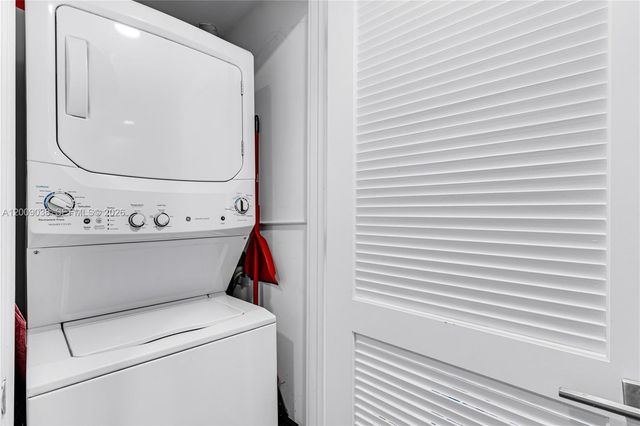 121 NE 34th St 2810, Miami, FL 33137