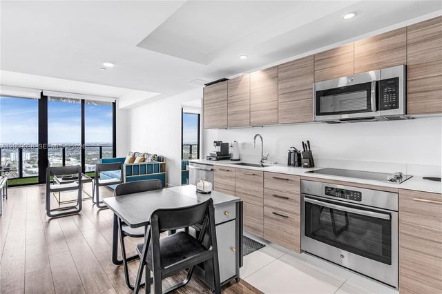 121 NE 34th St 2810, Miami, FL 33137