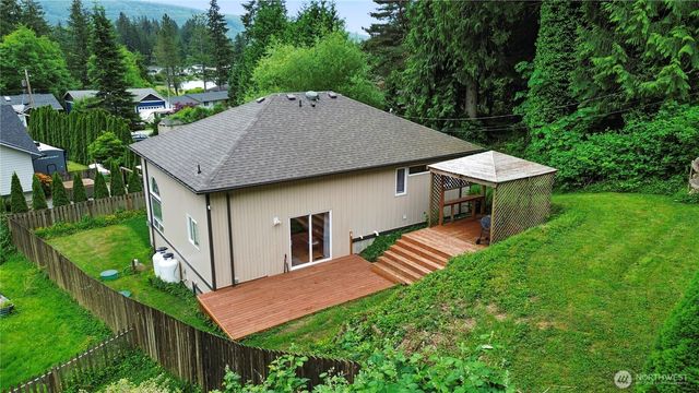 373 Rainbow Drive, Sedro Woolley, WA 98284