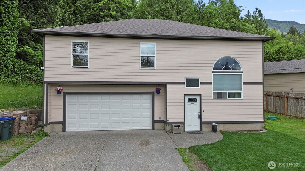 373 Rainbow Drive, Sedro Woolley, WA 98284