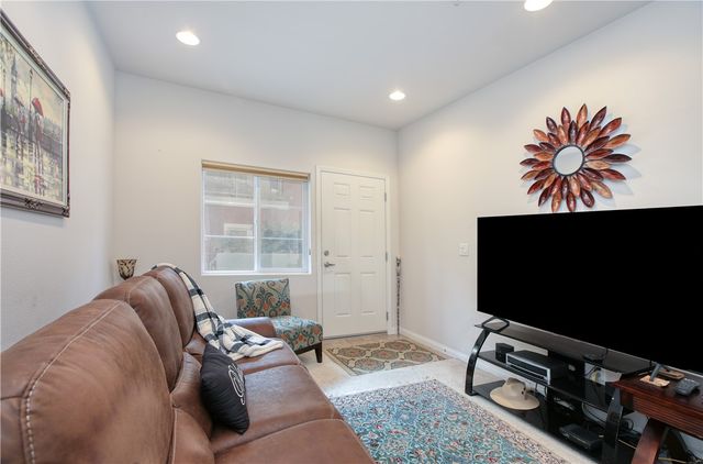 864 Lawrence, San Luis Obispo, CA 93401