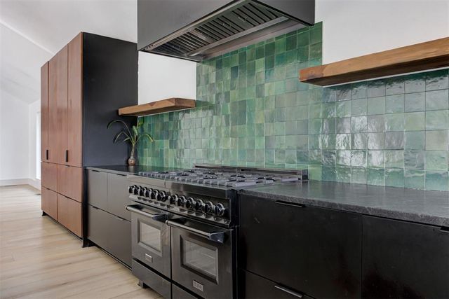 6413 Centennial Court, Nichols Hills, OK 73116