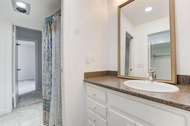 6413 Centennial Court, Nichols Hills, OK 73116