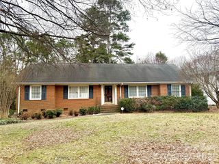301 Wingrave Drive, Charlotte, NC 28270