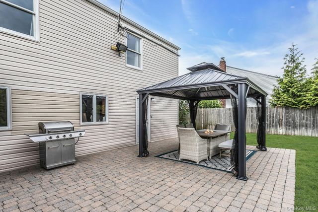 95 Rumford Road, Kings Park, NY 11754