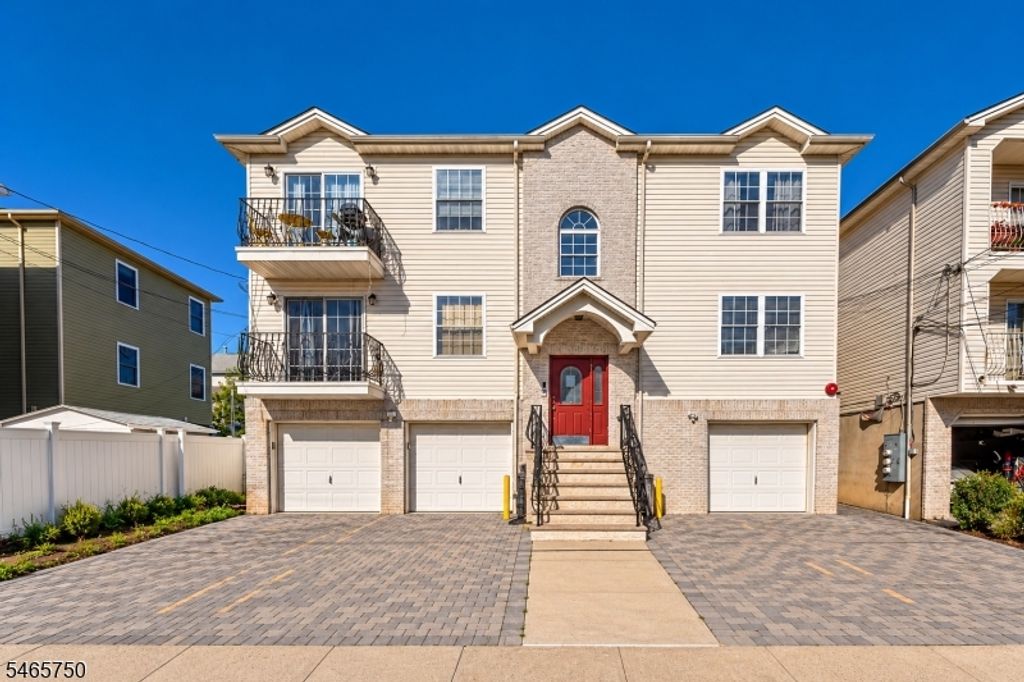 208 Oak St, Elizabeth City, NJ 07201 — exterior