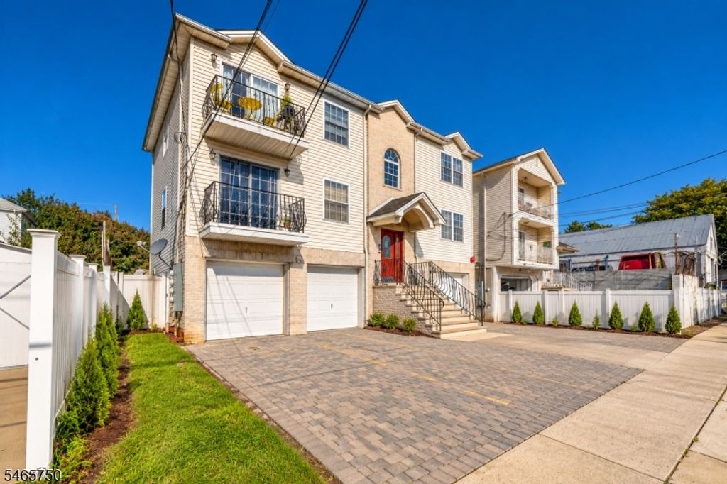 208 Oak St, Elizabeth City, NJ 07201 — photo 2