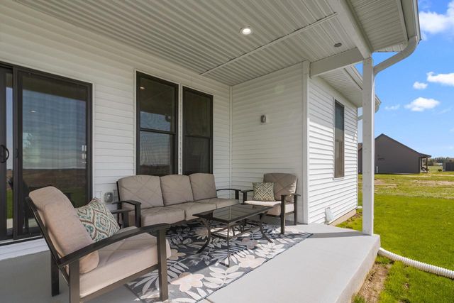 501 Fairview DRIVE, Walworth, WI 53184