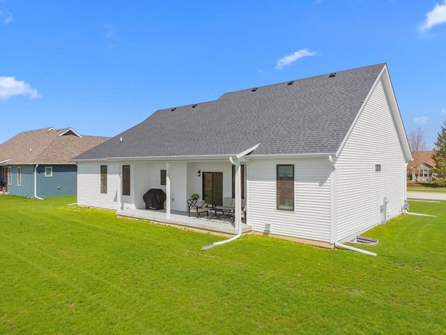 501 Fairview DRIVE, Walworth, WI 53184