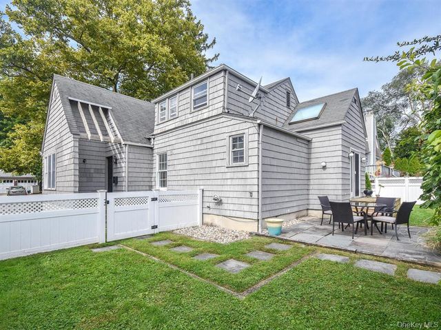 20 Oldwood Road 1st Floor, Port Washington, NY 11050