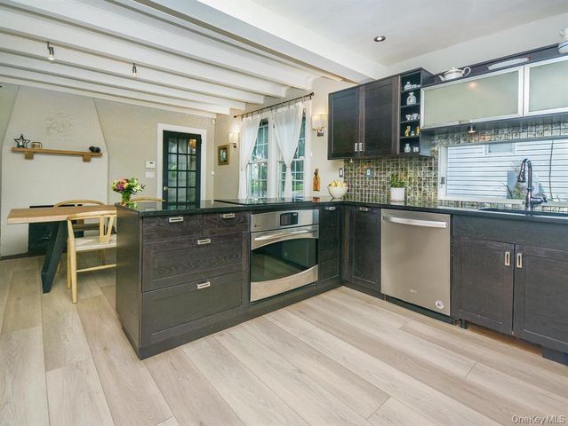 20 Oldwood Road 1st Floor, Port Washington, NY 11050