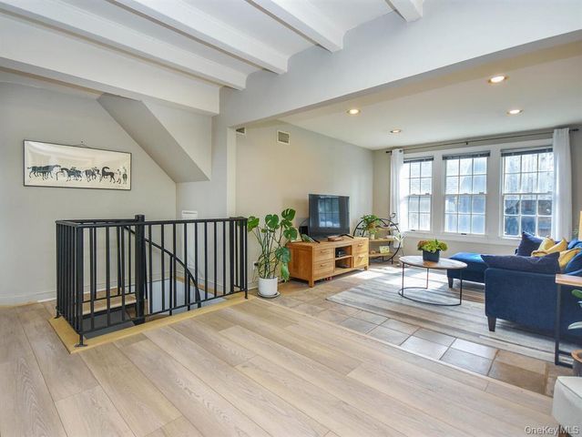 20 Oldwood Road 1st Floor, Port Washington, NY 11050