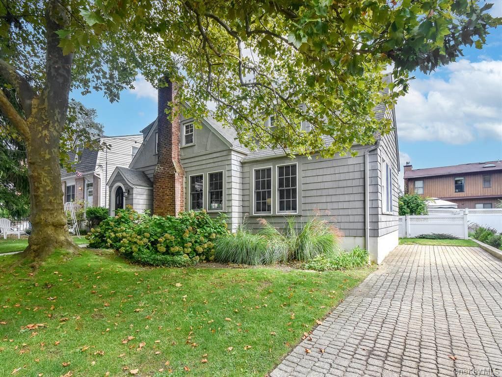 20 Oldwood Road 1st Floor, Port Washington, NY 11050