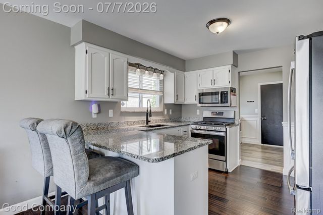 49877 Maurice Drive, Chesterfield Township, MI 48047