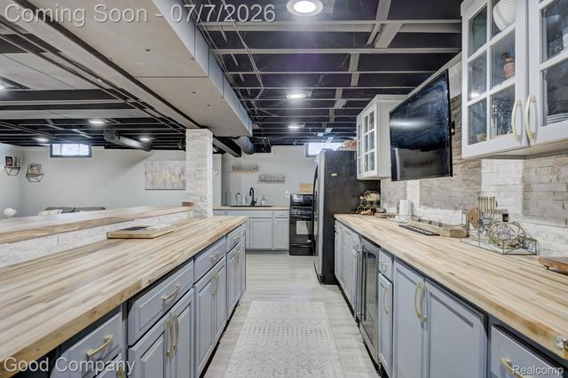 49877 Maurice Drive, Chesterfield Township, MI 48047