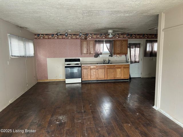 2907 Garey Ln, Louisville, KY 40216