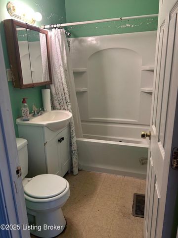 2907 Garey Ln, Louisville, KY 40216