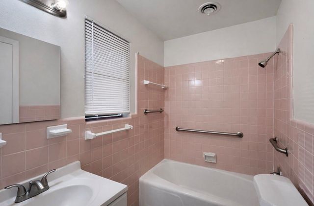 205 E Crestmont Drive, Alvin, TX 77511