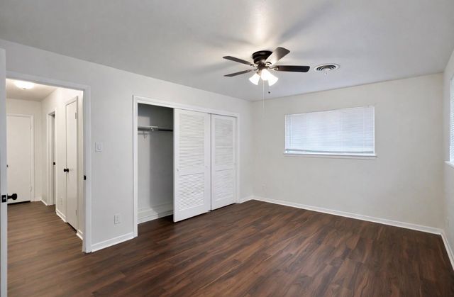 205 E Crestmont Drive, Alvin, TX 77511