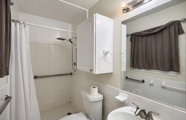 205 E Crestmont Drive, Alvin, TX 77511