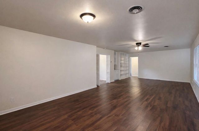 205 E Crestmont Drive, Alvin, TX 77511