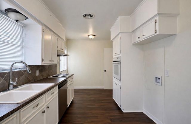 205 E Crestmont Drive, Alvin, TX 77511