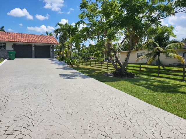 11081 SW 30th Court, Davie, FL 33328