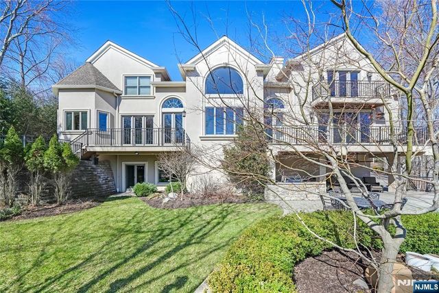 69 Woodland Road, Montvale, NJ 07645