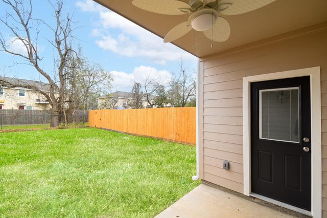 4719 19th Street D, Bacliff, TX 77518