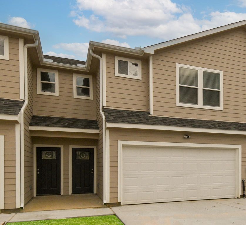 4719 19th Street D, Bacliff, TX 77518