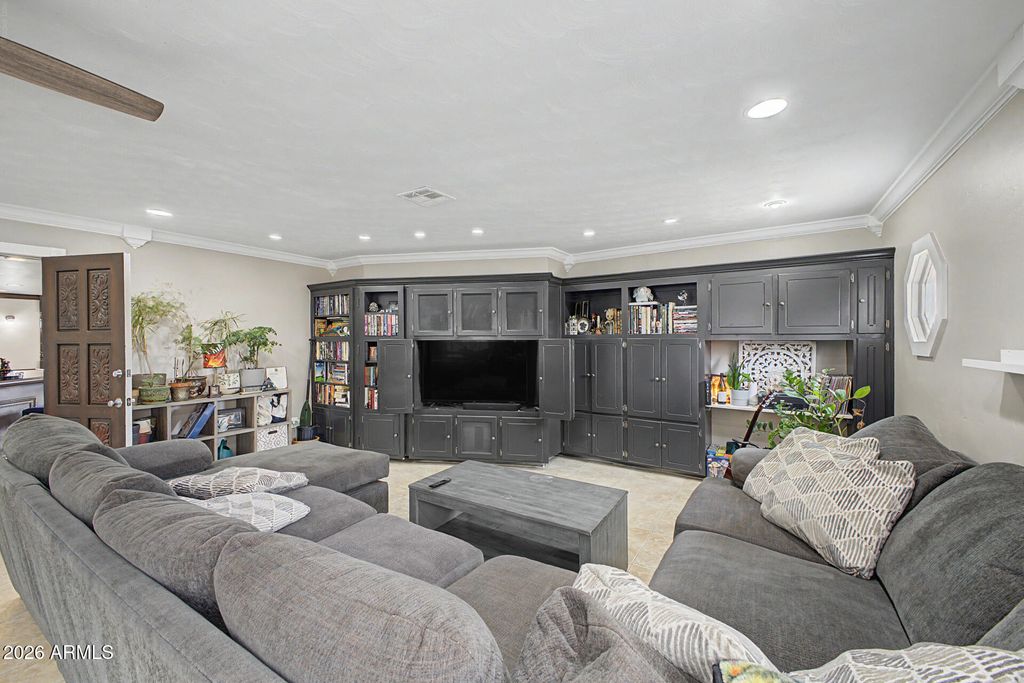 Image 13 of property listing at 3128 W FLYNN Lane, Phoenix, AZ 85017