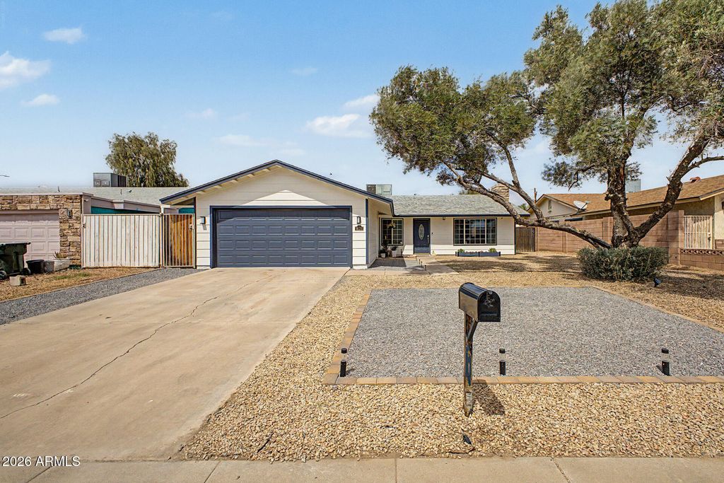 Image 2 of property listing at 3128 W FLYNN Lane, Phoenix, AZ 85017