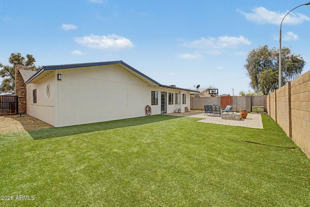 Image 29 of property listing at 3128 W FLYNN Lane, Phoenix, AZ 85017