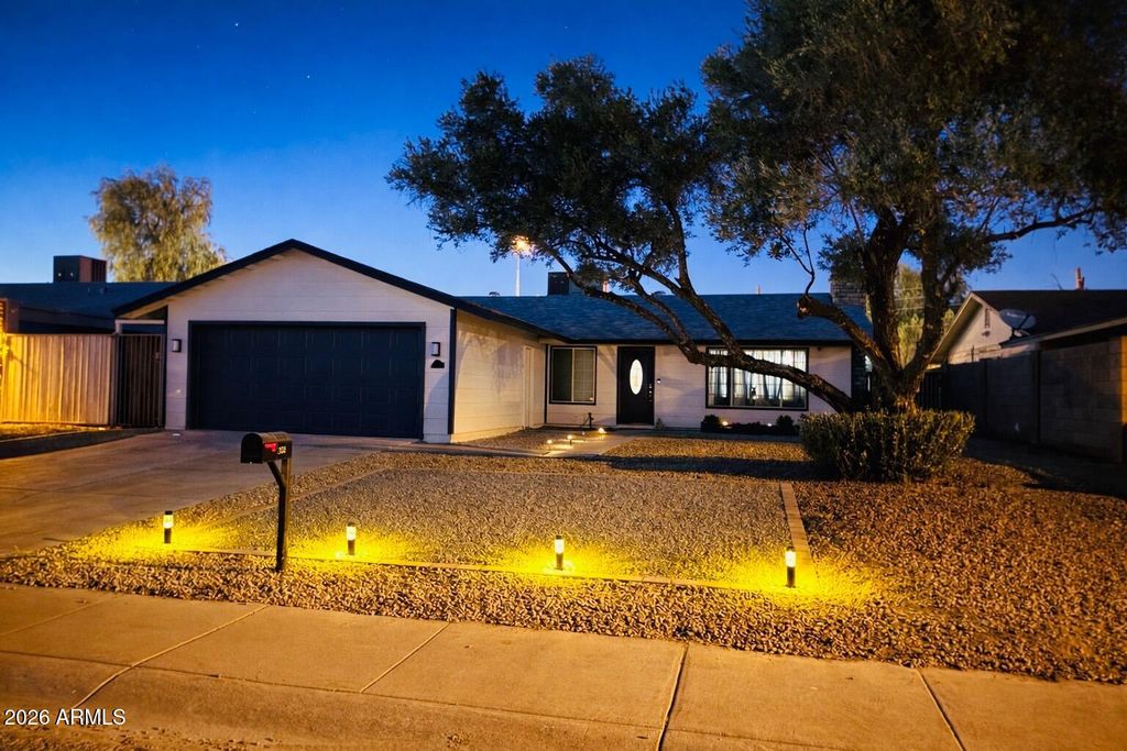 Image 35 of property listing at 3128 W FLYNN Lane, Phoenix, AZ 85017