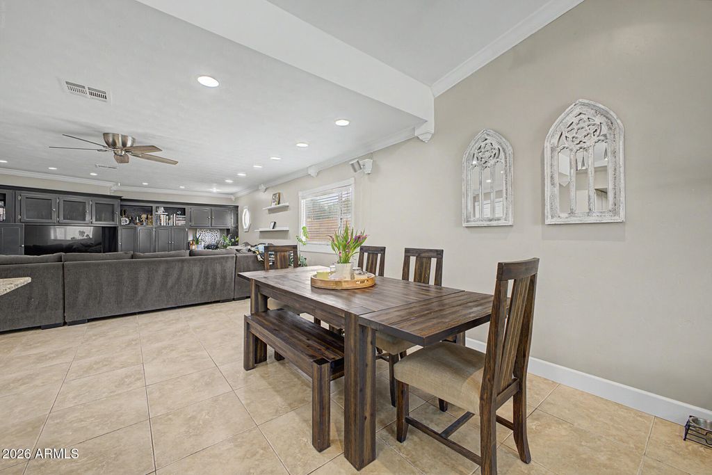 Image 9 of property listing at 3128 W FLYNN Lane, Phoenix, AZ 85017