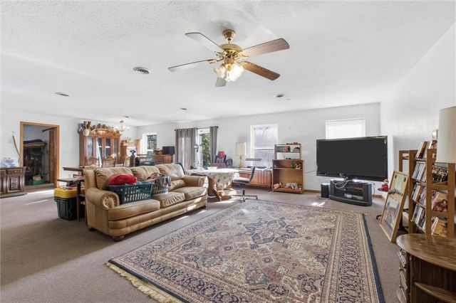 2905 N 99th Street, Kansas City, KS 66109