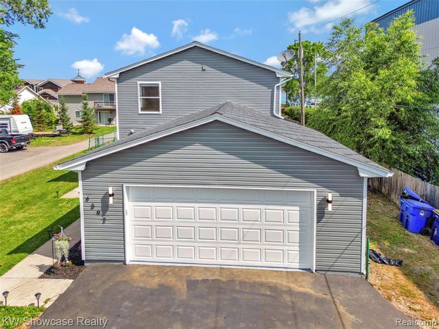 4392 Cass Elizabeth Road, Waterford, MI 48328