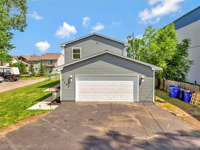 4392 Cass Elizabeth Road, Waterford, MI 48328