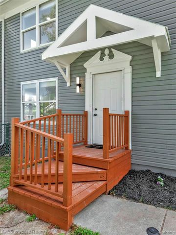 4392 Cass Elizabeth Road, Waterford, MI 48328