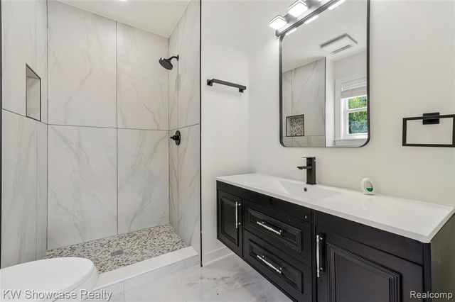 4392 Cass Elizabeth Road, Waterford, MI 48328