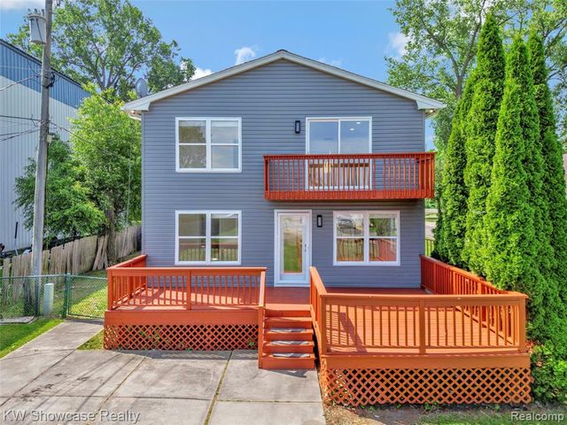 4392 Cass Elizabeth Road, Waterford, MI 48328