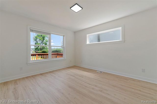 4392 Cass Elizabeth Road, Waterford, MI 48328